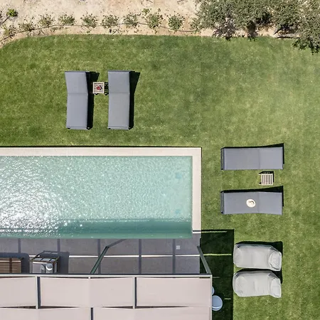 Seaview With Pool In Nature Next To *
